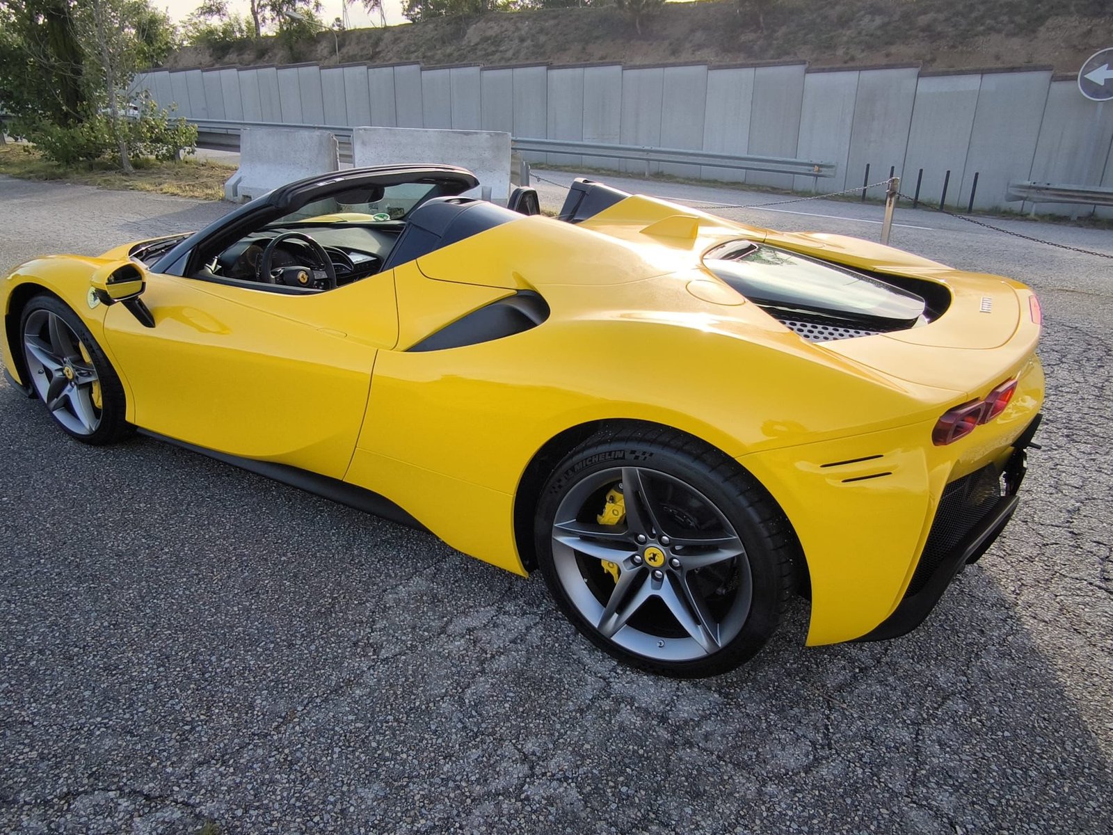 Ferrari SF90 Spider — photo 4